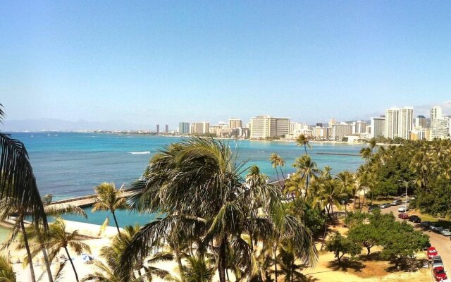 Kaimana Beach Hotel