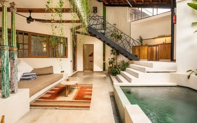 Contemporary 2-br Art Deco Villa, 800m to the Beac