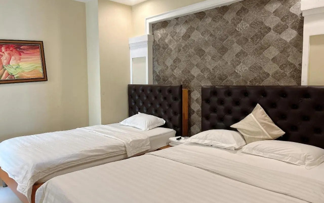 Royal Hotel
