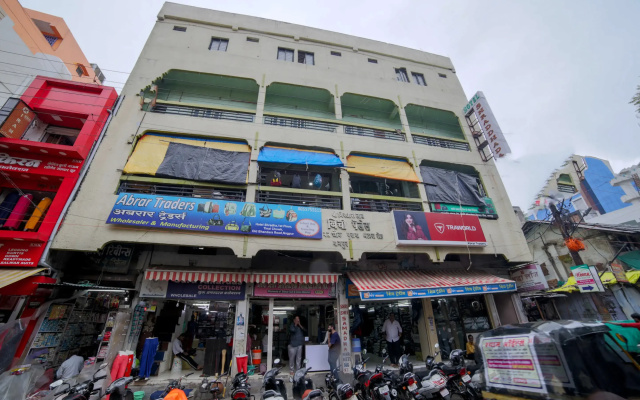SPOT ON Shraddha Hotel