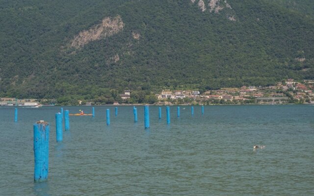 Interno 2 in Iseo With 1 Bedrooms and 1 Bathrooms