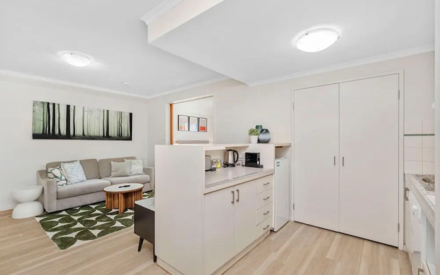 Spacious 1bdr Fast Wi-fi Near RAC Arena