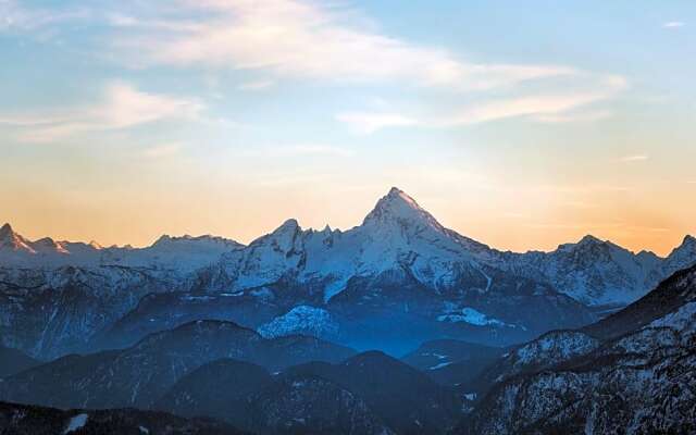 Yoho International Youth Hostel