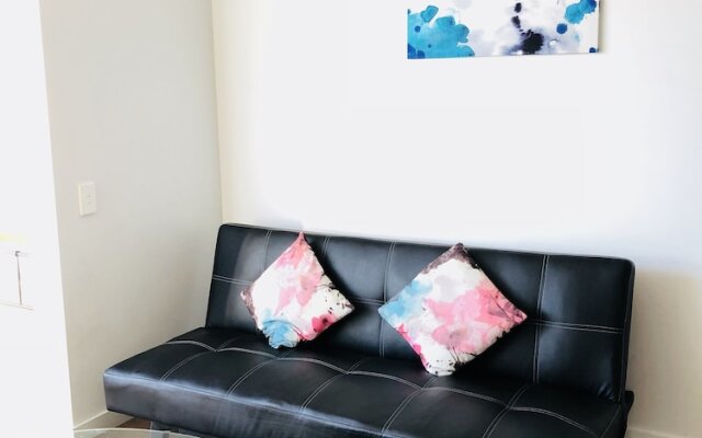 LVL 11 Cosy Apartment Near Lygon St