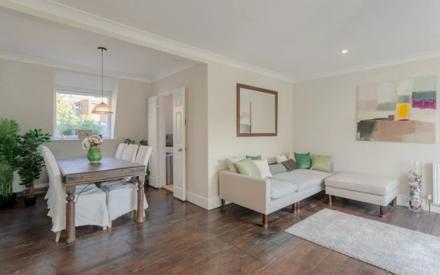 Spacious 3 Bedroom Apartment in Chelsea