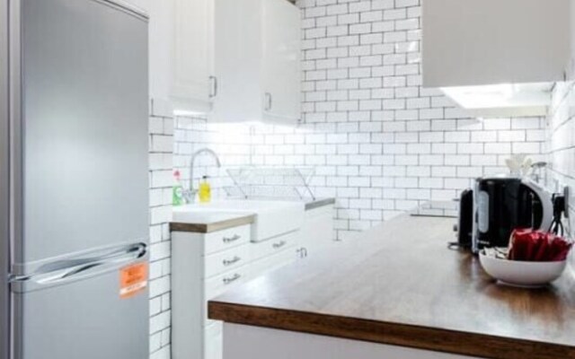 Aylie's Awesome 2 Bed Flat in Dalston