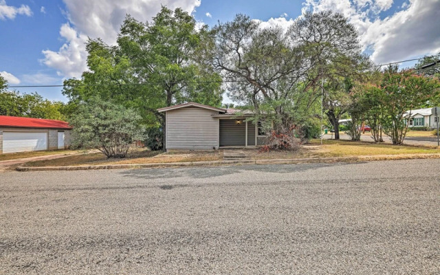 Llano Home With Yard: Walk to Restaurants!