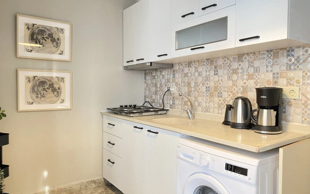 Central and Charming Flat With Balcony in Sisli