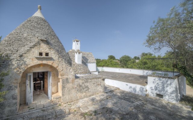 Trullo Grotta Cisternino by Typney