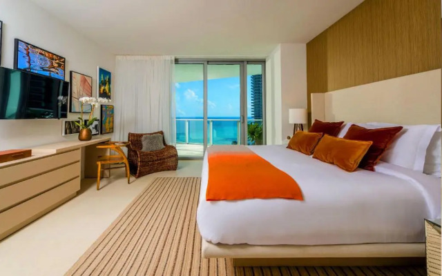 Hyde Beach Condos by Ammos VR