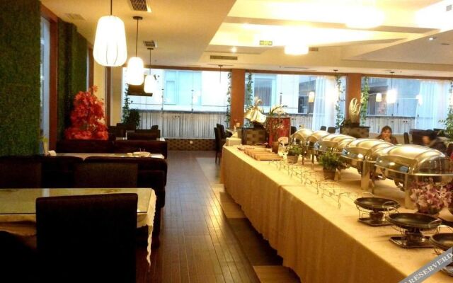 Phoenix Regalia Hotel Chain Chunxi Branch