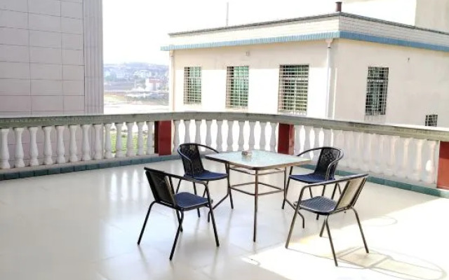 Longhai Yijian B&B