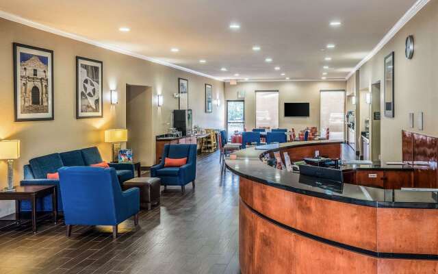 Comfort Suites Near Texas State University