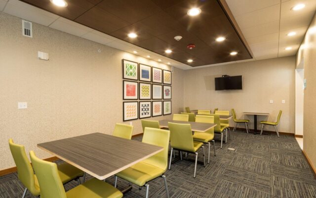 Holiday Inn Express & Suites Auburn by IHG