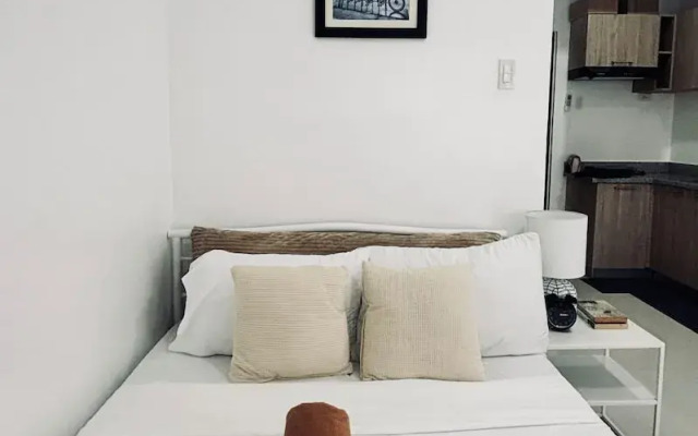 Bright & Airy Urban Escape