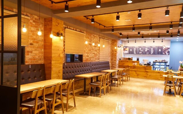 Ara & Maru Hostel