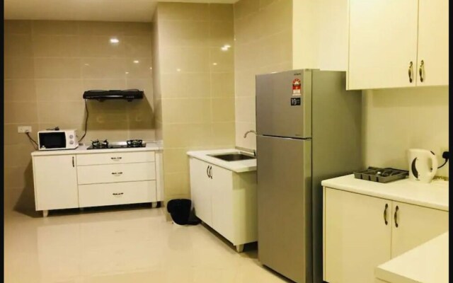 Sky Bungalow Green Beverly Hills