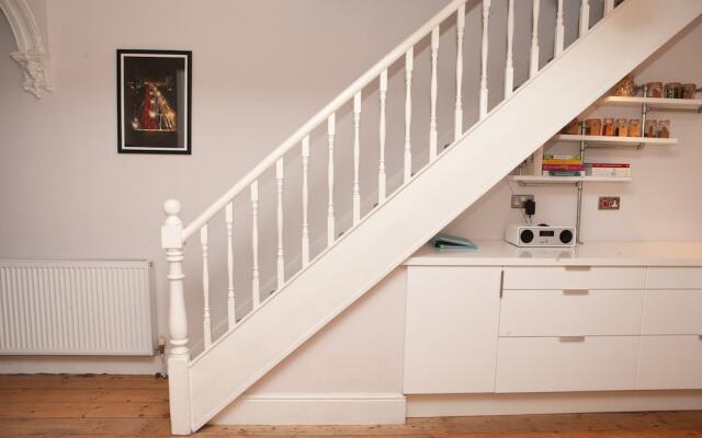 Charming 1 Bedroom House Close to City Centre