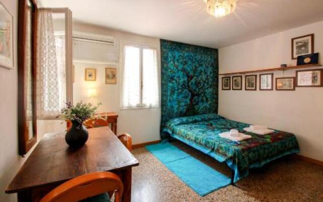 Santi Apostoli Apartment