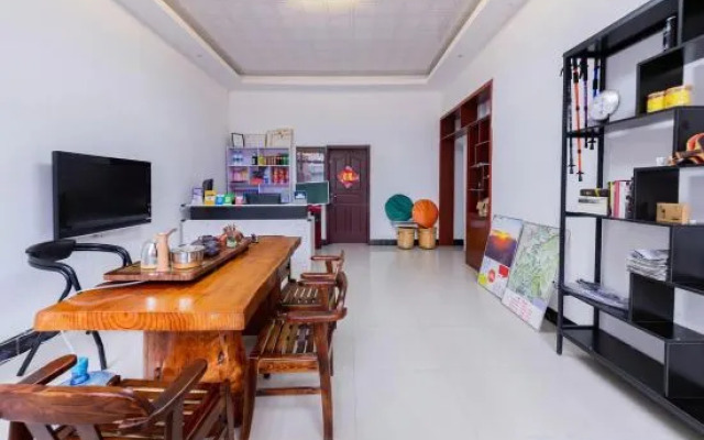 Cenxi Hotel (Huashan Scenic Area)