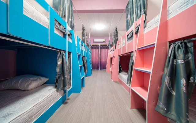 UrbanNest Hostel