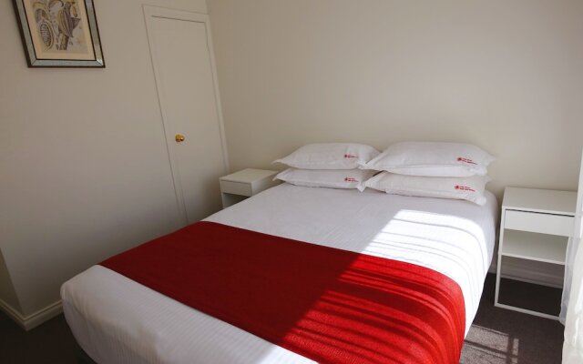 The Club Motel and Apartments