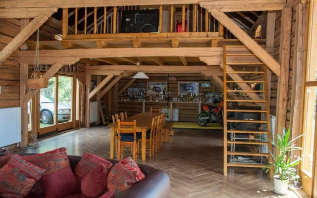 Crossline Lodge
