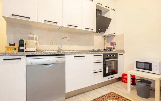 Pleasant Flat Close to Metro Station in Maltepe