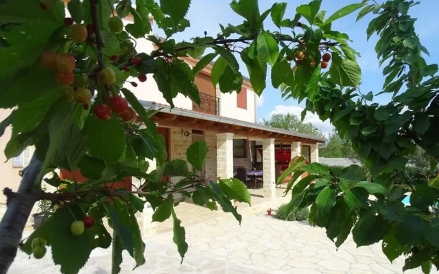 Villa Rossa mit Pool für 8 Personen