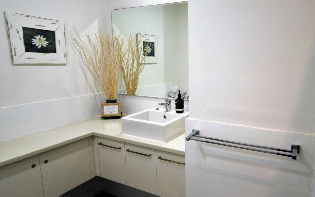 Noosa River Retreat