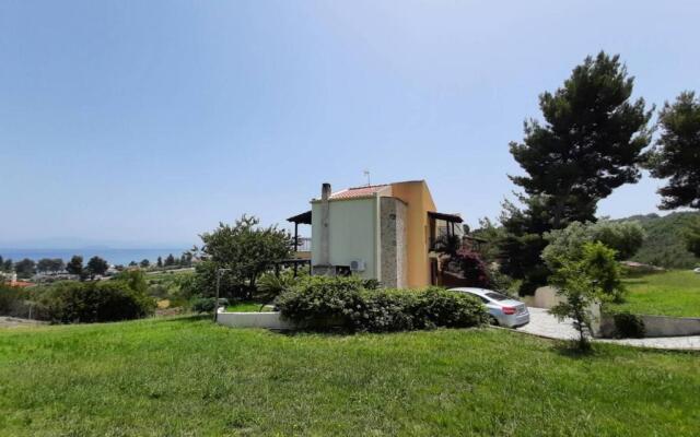 Spacious Holiday House with Shared Pool