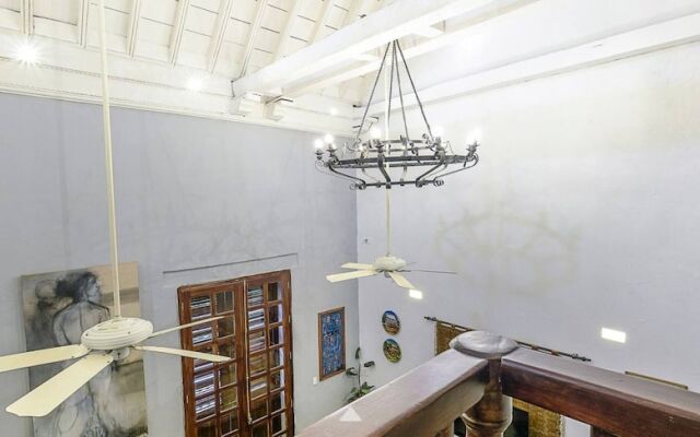 Luxury Large Apartment With Colonial Balcony