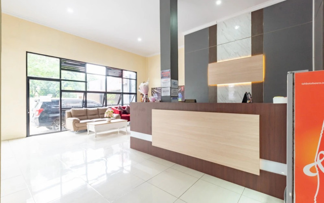 RedDoorz Near Alun Alun Slawi – Guest Rooms – Slawi