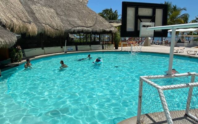 "room in Guest Room - Studio 502 Inside Cancun Resort"