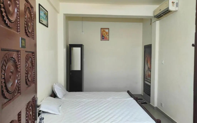 OYO 90096 Jinnens Tourist Home