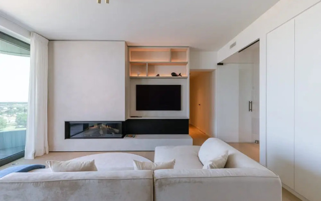 Huswell - Minimalist Coastal Luxury Panoramic View