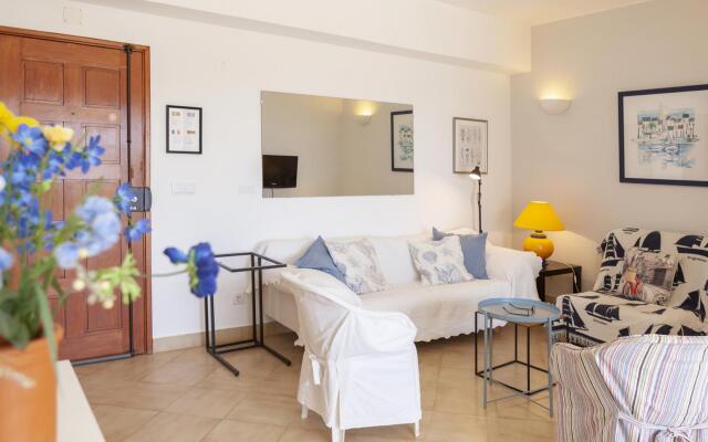 A08 - Magnolia Sea View Apartment