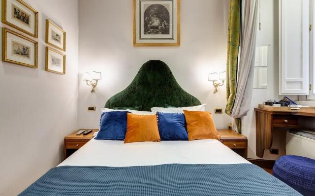 Pantheon Antique Suite
