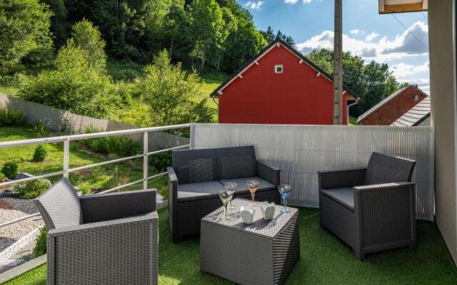 House Sleeps 10 with Free Parking