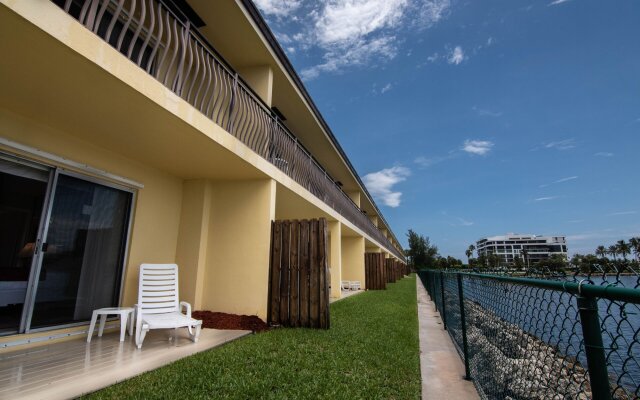 Palm Beach Waterfront Suites