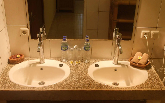 Chonos Hotel Lovina