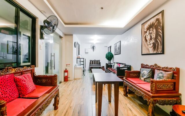 OYO 136 Regal Residences