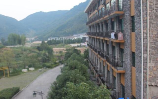 Wolong International Hotel