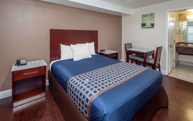 Travelodge by Wyndham Harbor City