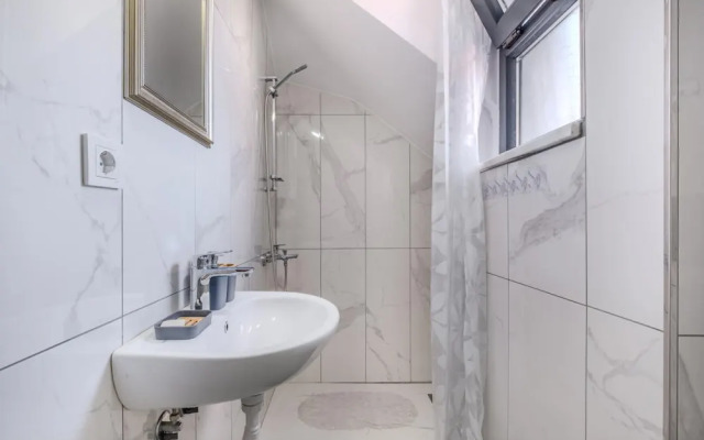 Sea View Duplex w Terrace in Goldenhorn