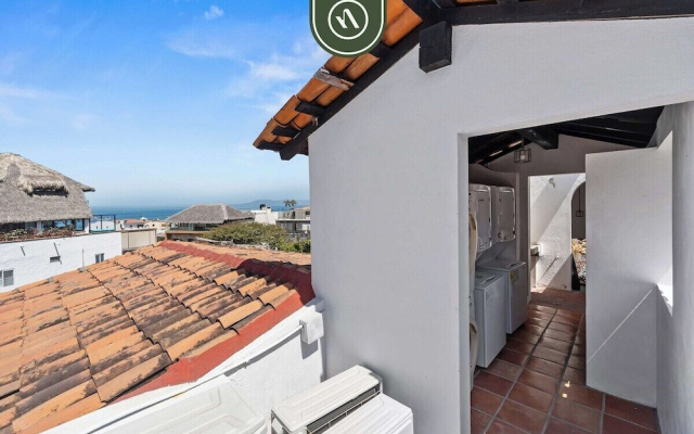 Stylish 2 BR Condo in Romantic Zone - Rooftop Pool