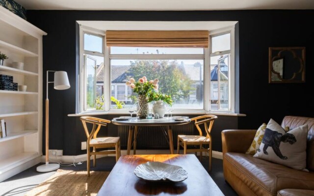 Stylish Flat Just Outside Central London