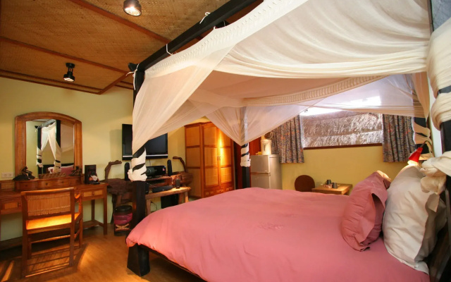A Fei Surf Inn II - Tiki House