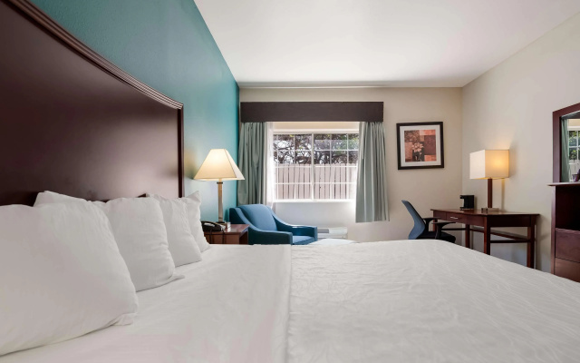 SureStay Plus Hotel by Best Western Topeka Northwest
