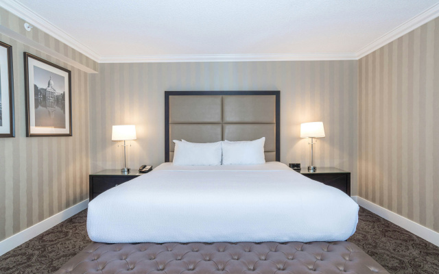Sandman Signature Edmonton Downtown Hotel